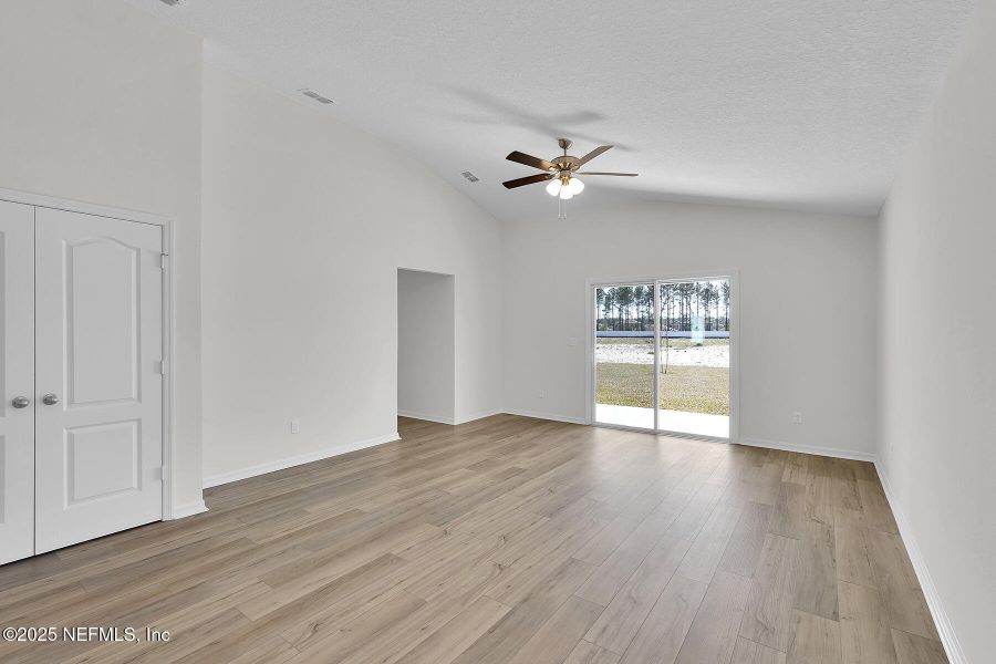 Spacious, unfurnished interior of a new home in , Jacksonville (Image 16).
