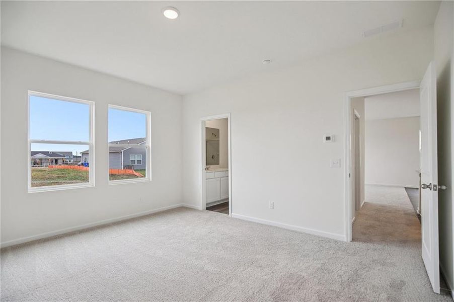 Spacious, unfurnished interior of a new home in Crescent Pointe, Carrollton (Image 7).