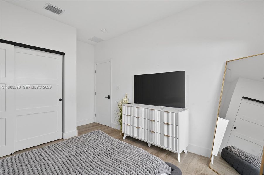 Furnished interior view inside a new home in , Fort Lauderdale (Image 34). Furnished interior view inside a new home in , Fort Lauderdale (Image 34).