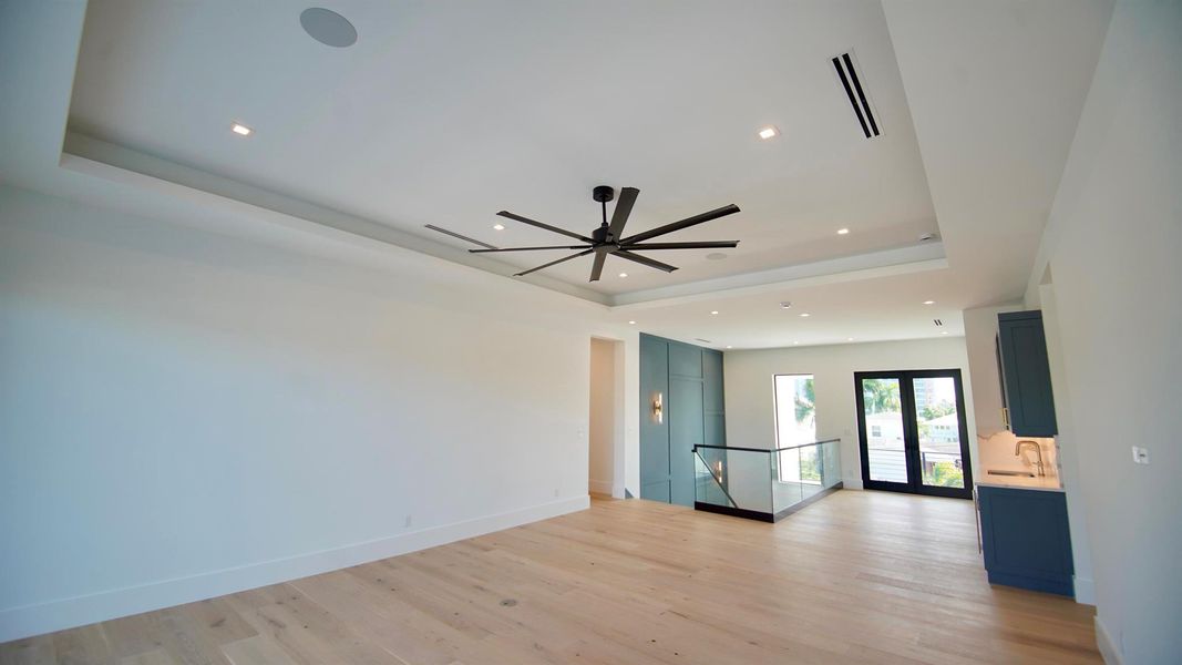 Spacious, unfurnished interior of a new home in , Palm Beach Gardens (Image 60).