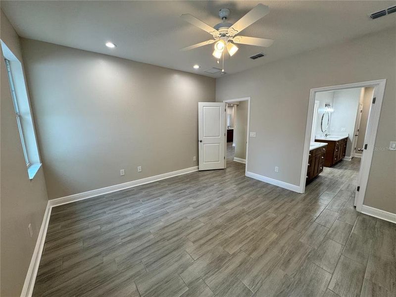 Spacious, unfurnished interior of a new home in , Dade City (Image 50).