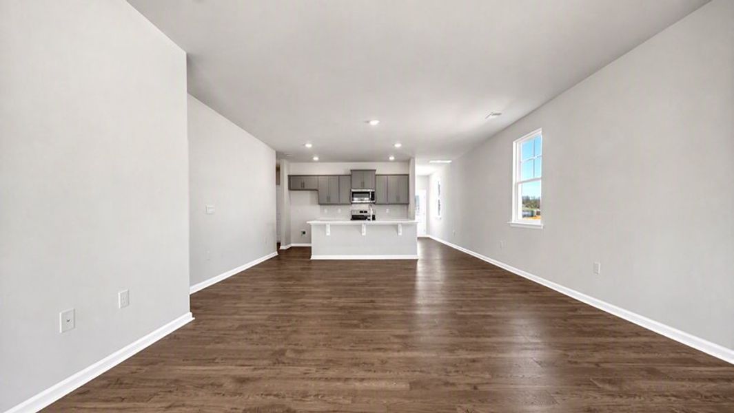 Spacious, unfurnished interior of a new home in Meadowview Plantation, Sumter (Image 11).