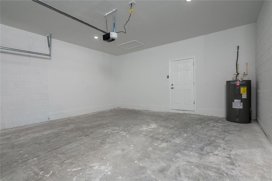 Spacious, unfurnished interior of a new home in , Debary (Image 39). Spacious, unfurnished interior of a new home in , Debary (Image 39).