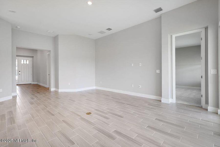 Spacious, unfurnished interior of a new home in Colbert Landings, Palm Coast (Image 26).