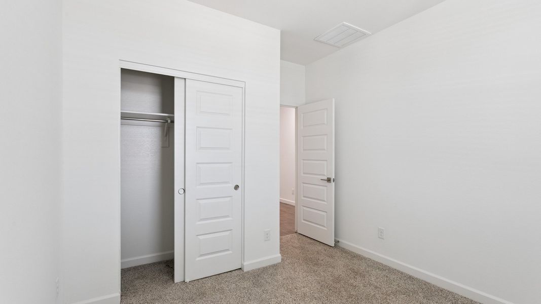 Spacious, unfurnished interior of a new home in Elena Trails, Maricopa (Image 25).