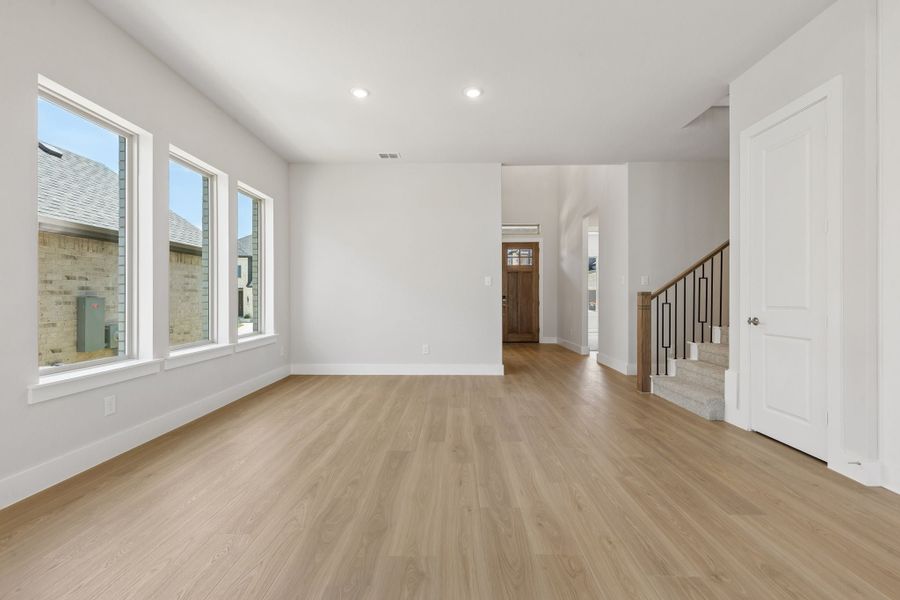 Spacious, unfurnished interior of a new home in Painted Tree Lakeside, McKinney (Image 19).
