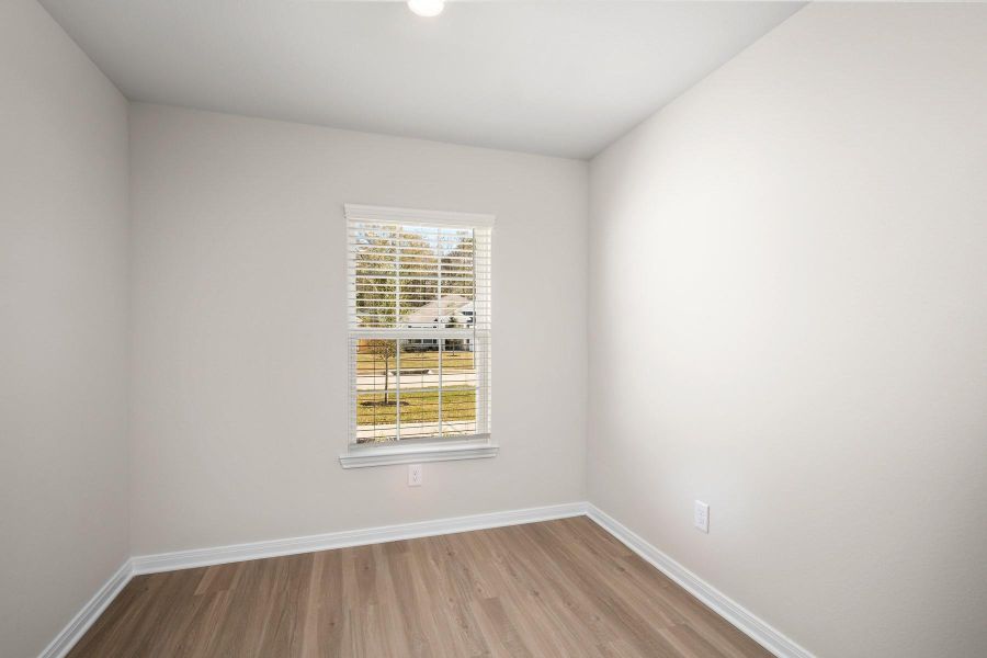 Spacious, unfurnished interior of a new home in Pinewood Trails, Cleveland (Image 13).