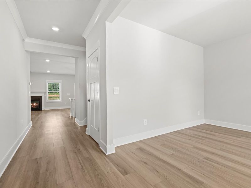 Spacious, unfurnished interior of a new home in Crossing at Abner Creek, Greer (Image 12).