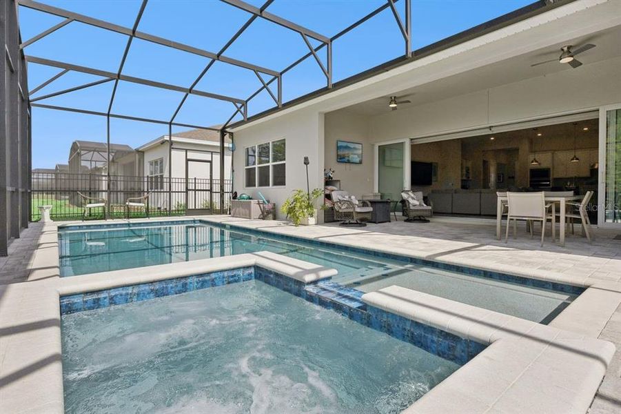 Exterior details and patio area of a home in , Winter Garden (Image 4).