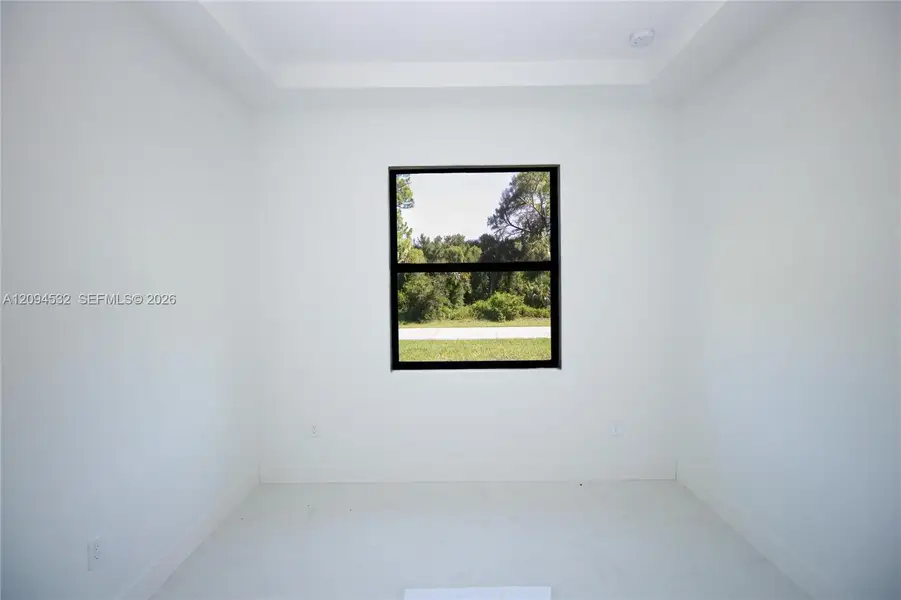 Spacious, unfurnished interior of a new home in , Lehigh Acres (Image 27).