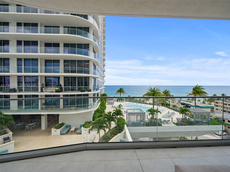 Condo located in Fort Lauderdale, FL showcasing its design and architecture (Image 30).