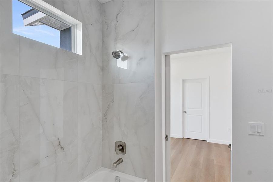 Spacious, unfurnished interior of a new home in , Palm Bay (Image 25).