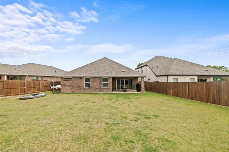 Exterior details and patio area of a home in Stonehaven, Seagoville (Image 4).