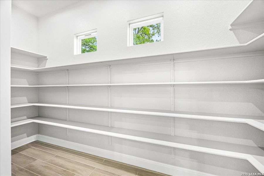 Spacious, unfurnished interior of a new home in , La Vernia (Image 37).