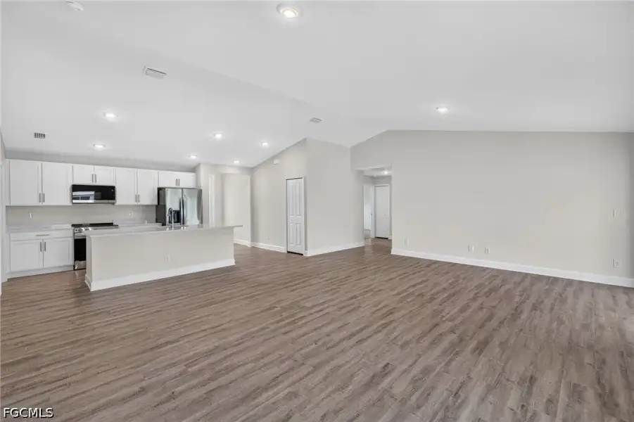 Spacious, unfurnished interior of a new home in Cape Coral, Cape Coral (Image 20). Spacious, unfurnished interior of a new home in Cape Coral, Cape Coral (Image 20).
