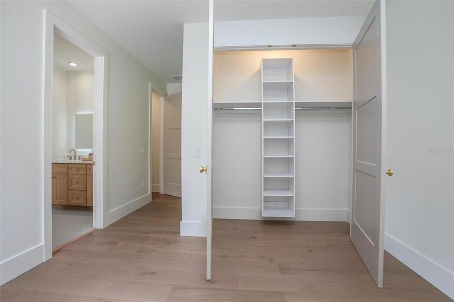 Spacious, unfurnished interior of a new home in , Deland (Image 43).