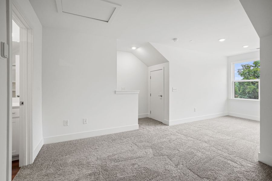 Spacious, unfurnished interior of a new home in West End Heights, Charlotte (Image 19).