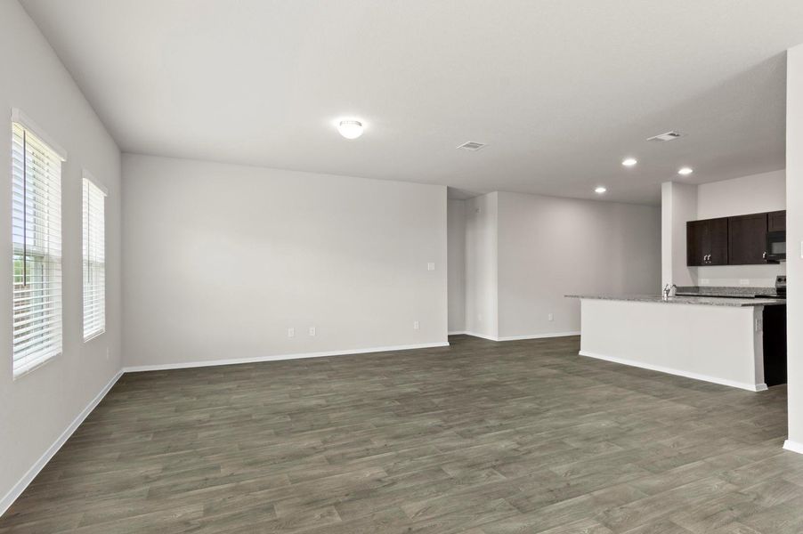 Spacious, unfurnished interior of a new home in Oaks at San Gabriel, Georgetown (Image 23).