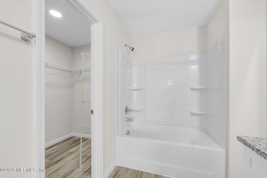 Spacious, unfurnished interior of a new home in , Jacksonville (Image 29).