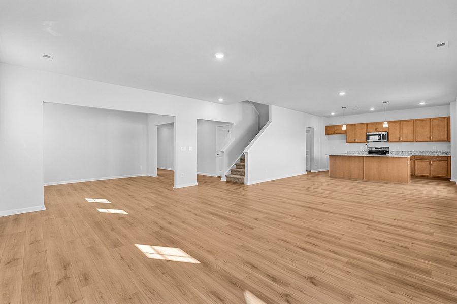 Spacious, unfurnished interior of a new home in Fieldstone, Lexington (Image 17).