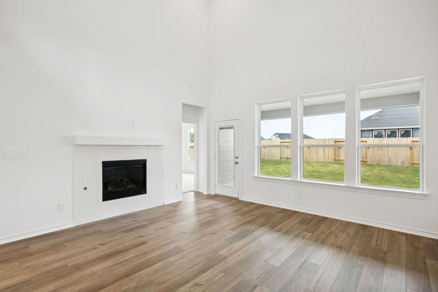Spacious, unfurnished interior of a new home in Montgomery Bend, Montgomery (Image 26).