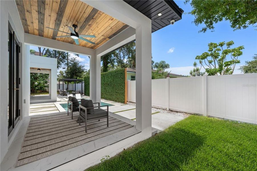 Exterior details and patio area of a home in , Tampa (Image 4).