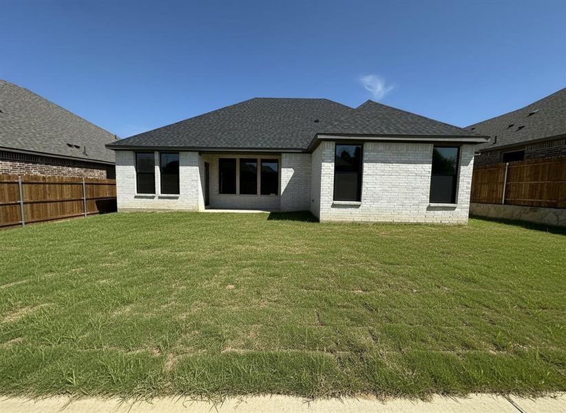 Exterior details and patio area of a home in , Cleburne (Image 3).
