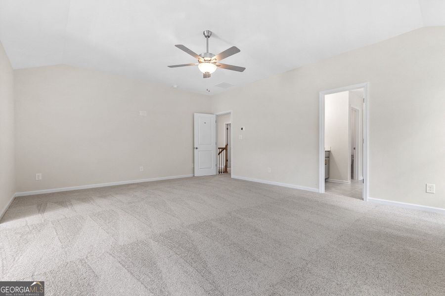 Spacious, unfurnished interior of a new home in Juliette Crossing, Forsyth (Image 86).