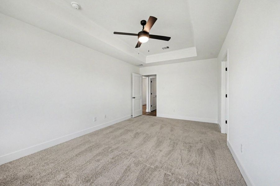 Spacious, unfurnished interior of a new home in , Angleton (Image 17).