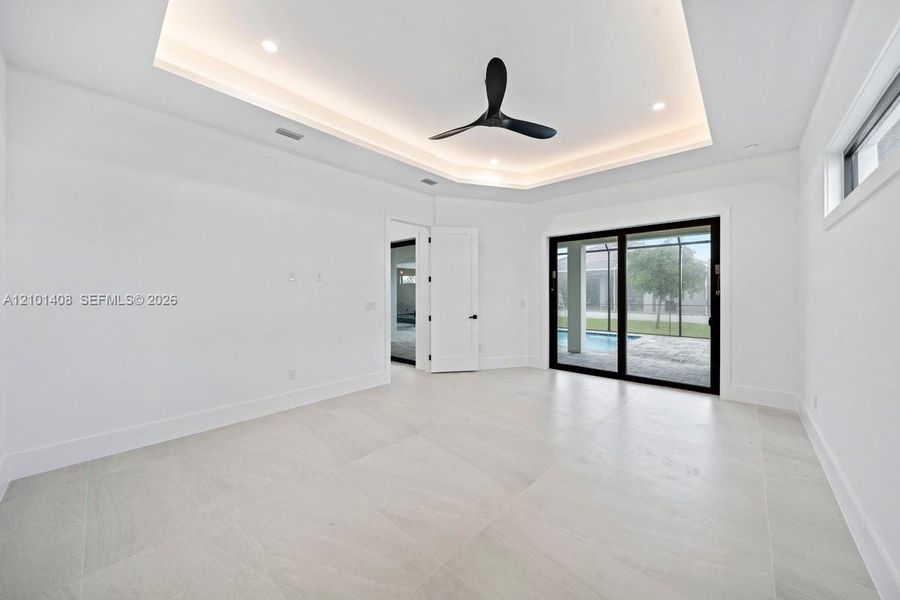 Spacious, unfurnished interior of a new home in , Cape Coral (Image 54).