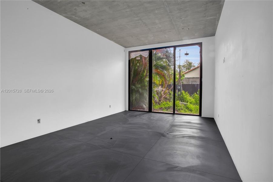 Spacious, unfurnished interior of a new home in , Miami (Image 5).
