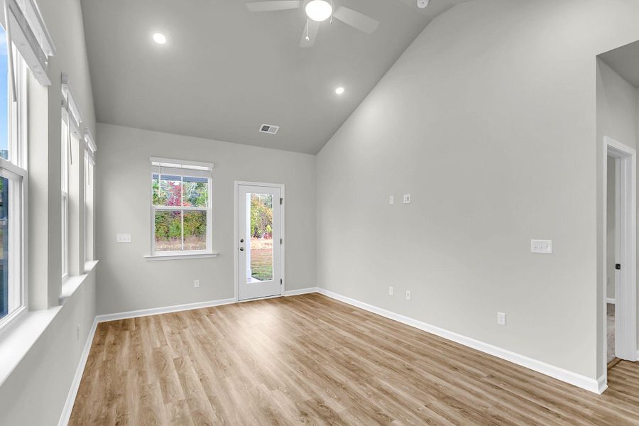 Spacious, unfurnished interior of a new home in Wildcat Chase, Summerville (Image 12).