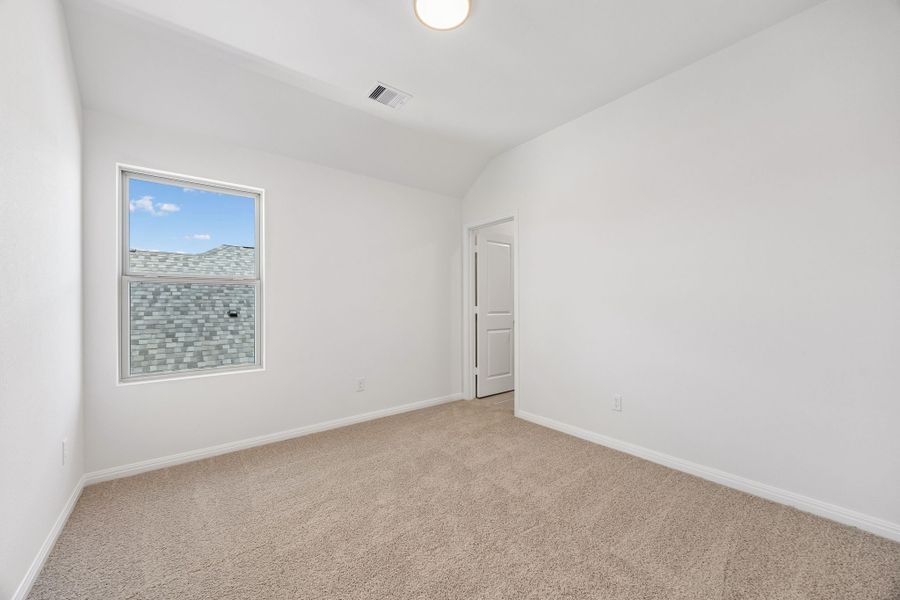Spacious, unfurnished interior of a new home in Riviera Pines, Huffman (Image 27).