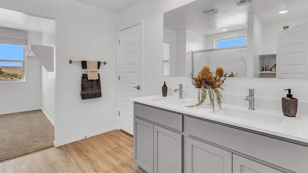 Furnished interior view inside a new home in Hanson Ridge, Vail (Image 35).