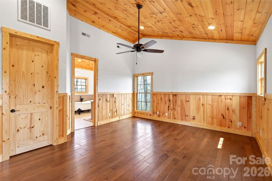 Spacious, unfurnished interior of a new home in , Old Fort (Image 26).