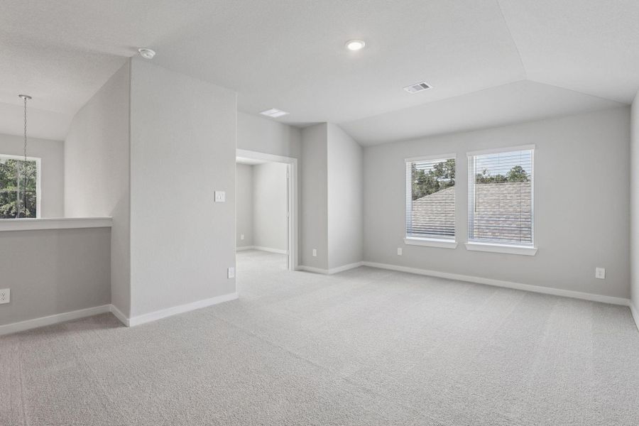 Spacious, unfurnished interior of a new home in Stewart's Ranch, Conroe (Image 16).