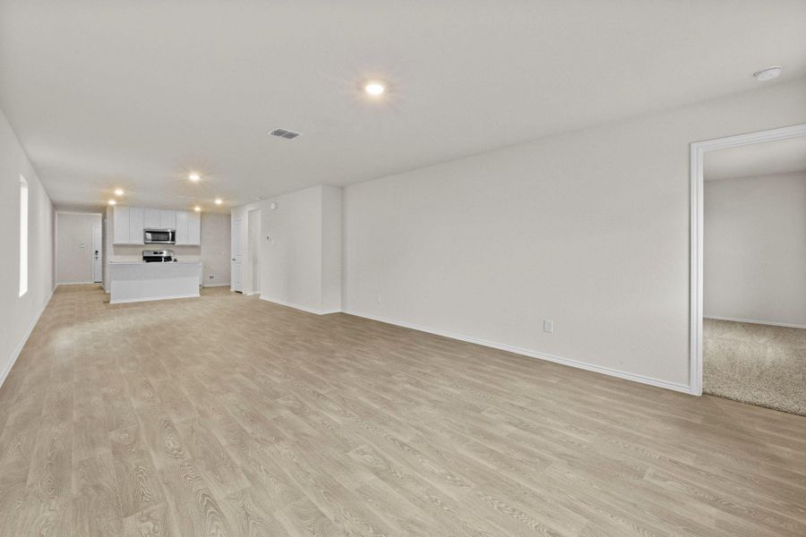 Spacious, unfurnished interior of a new home in Sunset Oaks, Maxwell (Image 26).