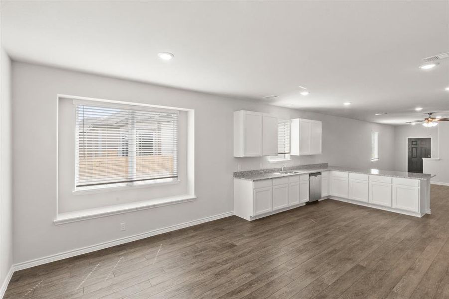 Spacious, unfurnished interior of a new home in Retreat at Fossil Creek, Fort Worth (Image 11).