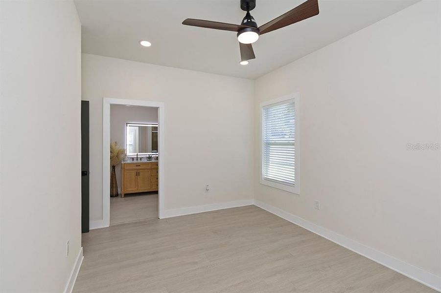 Spacious, unfurnished interior of a new home in , Tampa (Image 36).
