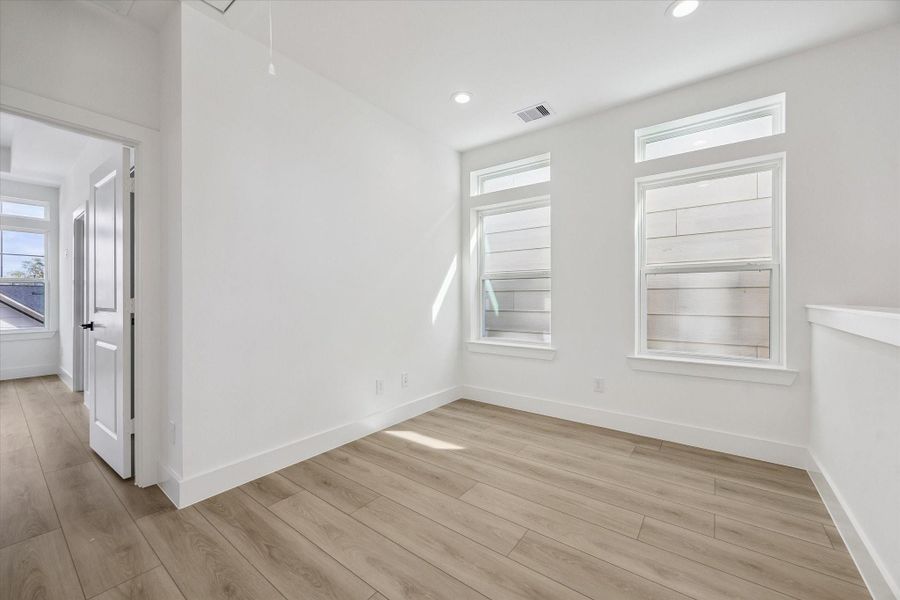 Office/study on 3rd floor with bright windows and flexible use potential Office/study on 3rd floor with bright windows and flexible use potential