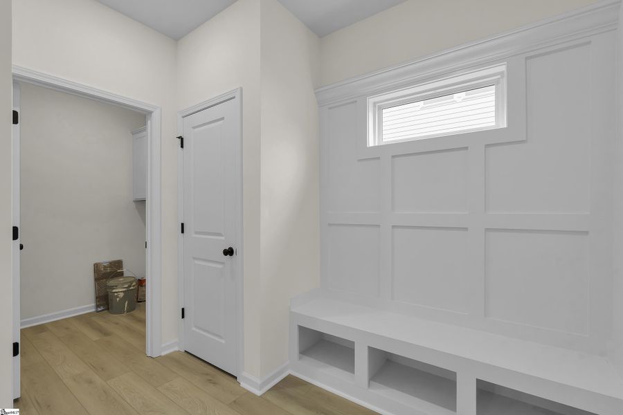 Spacious, unfurnished interior of a new home in Lynbrook, Boiling Springs (Image 14).