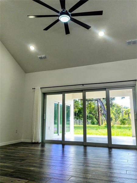 Spacious, unfurnished interior of a new home in , Davenport (Image 33).