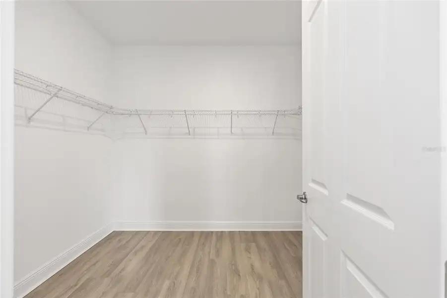Spacious, unfurnished interior of a new home in , Ocala (Image 17).