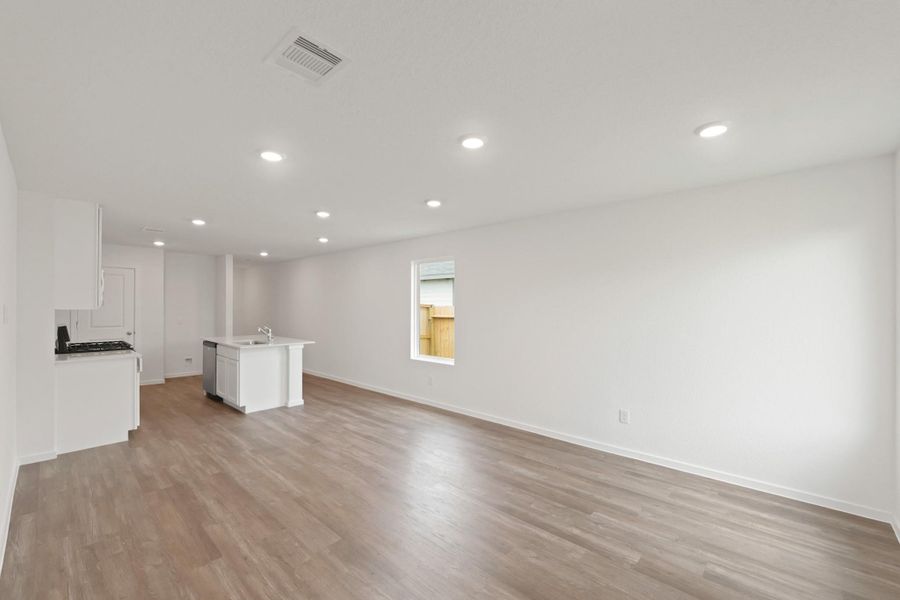 Spacious, unfurnished interior of a new home in Silverthorne, Conroe (Image 18).