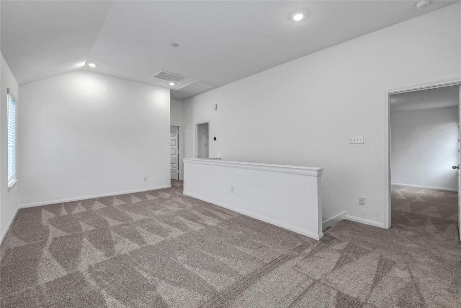 Spacious, unfurnished interior of a new home in Aldine Pines, Houston (Image 21).