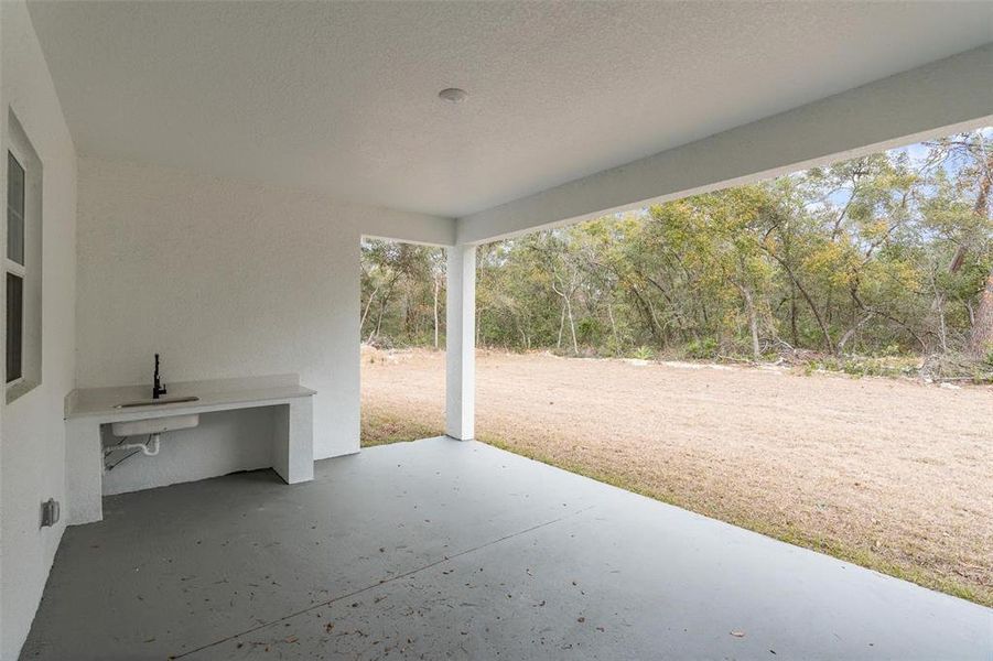 Exterior details and patio area of a home in , Ocala (Image 3).