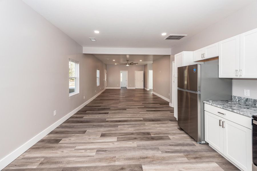 Spacious, unfurnished interior of a new home in , Goose Creek (Image 24).