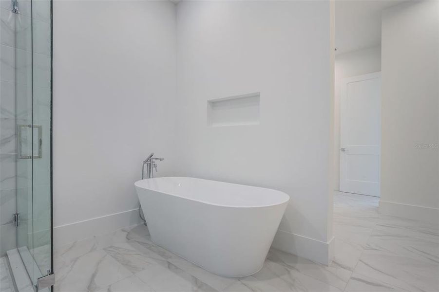 Furnished interior view inside a new home in , Montverde (Image 12).