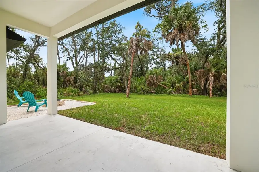 Exterior details and patio area of a home in , Port Charlotte (Image 4).