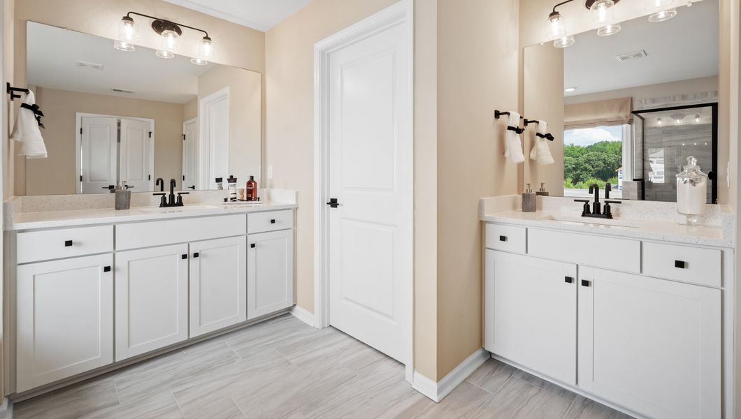 Representative furnished interior of a home built from the HAMPSHIRE by D.R. Horton in Adams Glen, Greenville (Image 37).